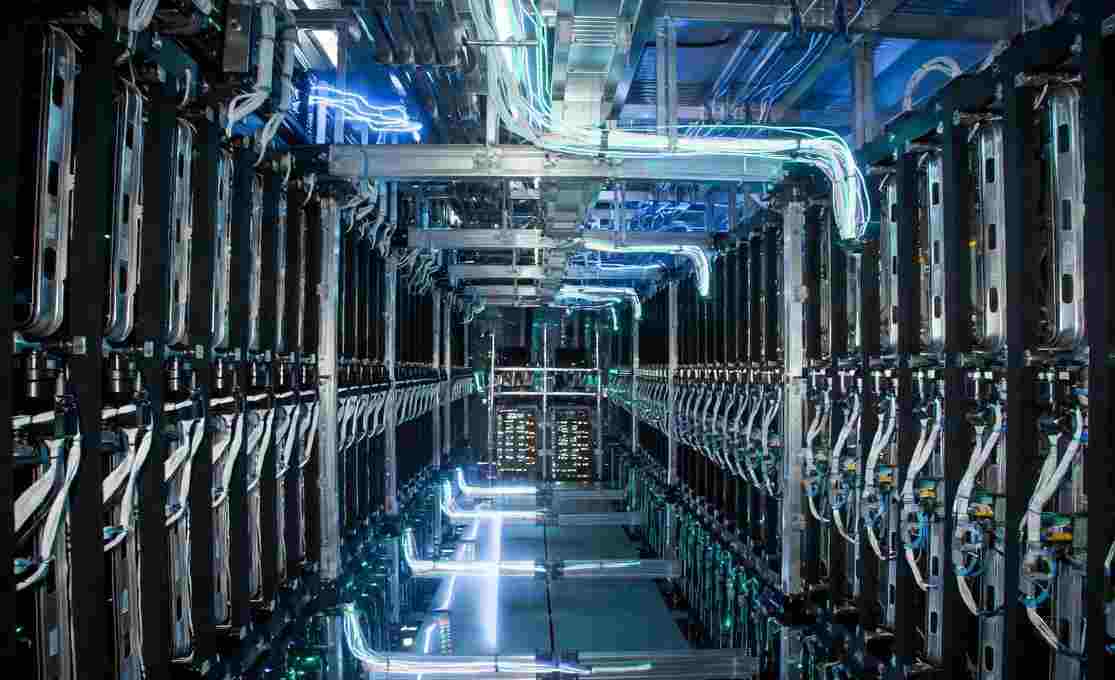 AI 인프라 확장 경쟁이 격화되는 글로벌 데이터센터 환경을 시각화한 장면 | image: AI 생성 이미지