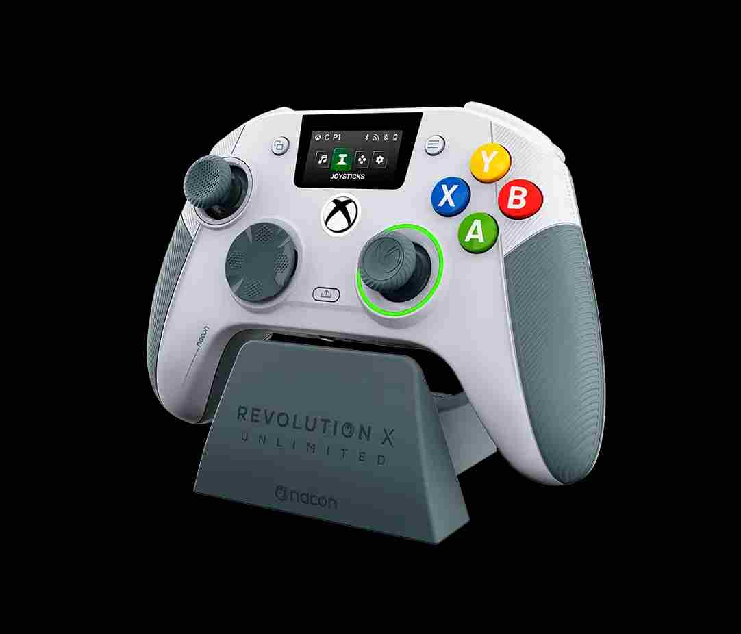 Xbox 360의 디자인 감성에 최신 LCD 기술과 홀 센서를 결합한 나콘의 새로운 한정판 컨트롤러 | image© nacon