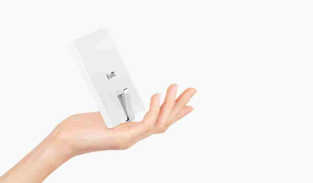 화웨이 All-in-One 66W 보조배터리, USB-C 포트와 케이블로 고속 충전 지원 | image© Huawei